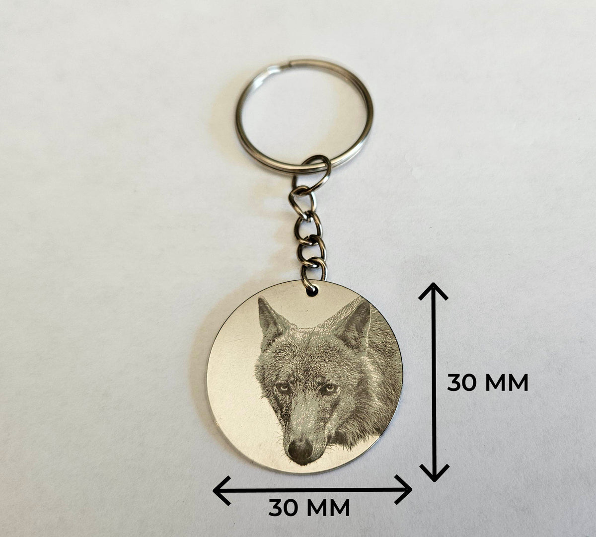 Afmetingen houten sleutelhanger wolf met naam
