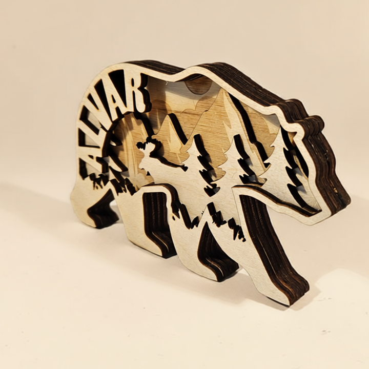 zijkant van gelaagd houten naambordje beer met 3D effect